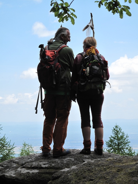 Heike und Andreas Hösl als Wanderer zwischen den Welten