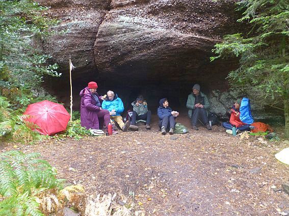 Gruppenbild in der Etichogrotte